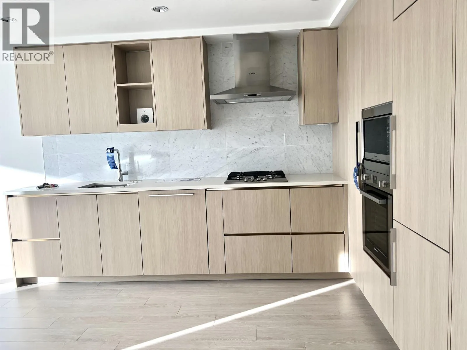 25xx 4720 LOUGHEED HIGHWAY