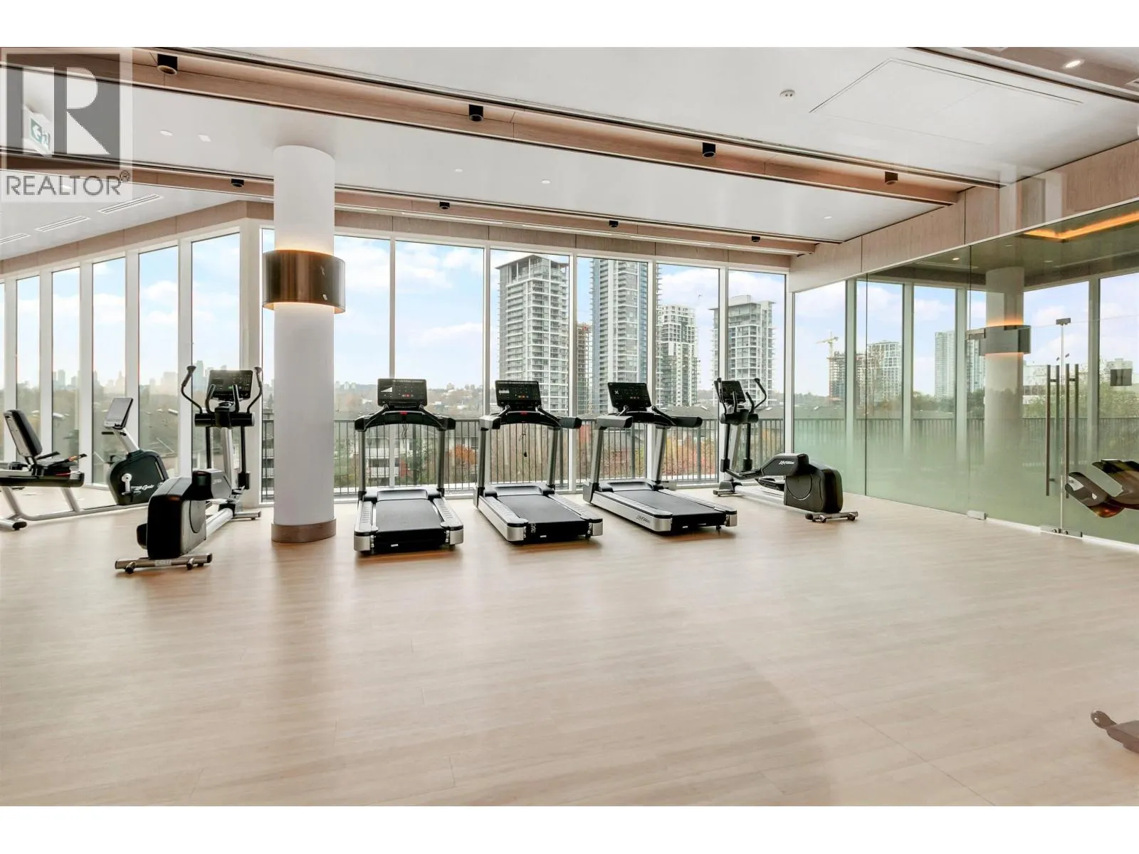 25xx 4720 LOUGHEED HIGHWAY