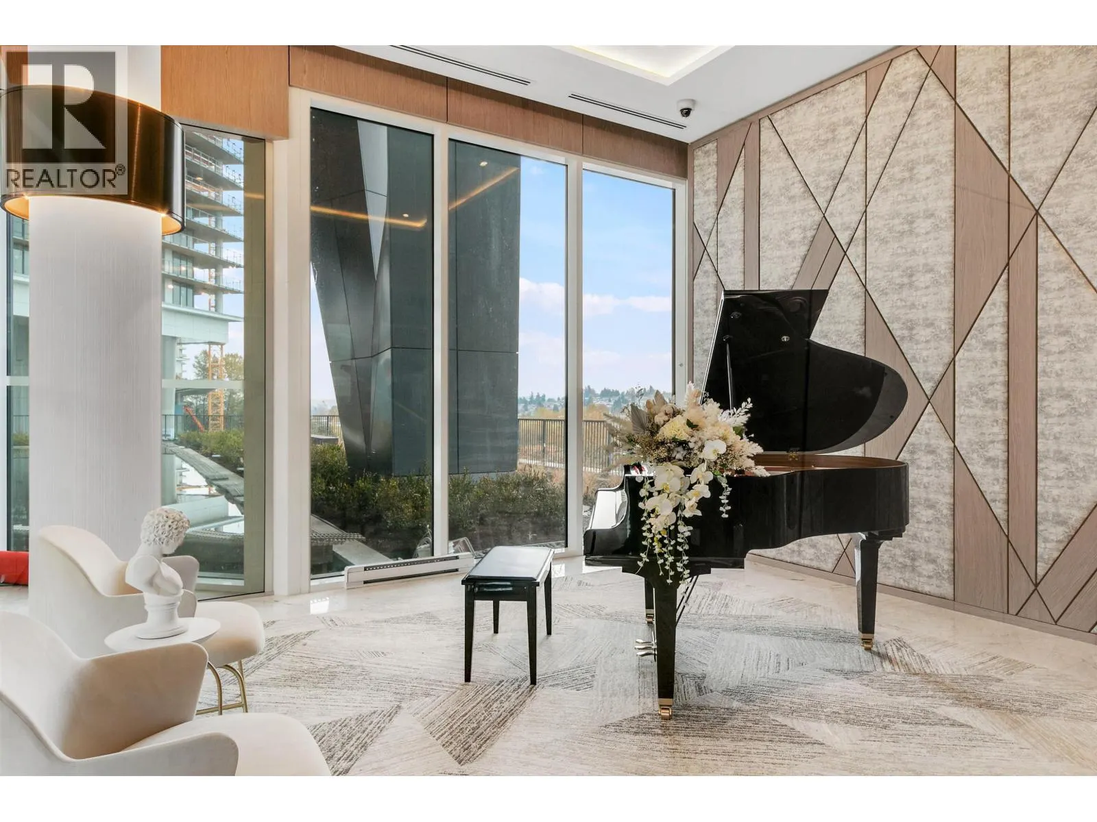 25xx 4720 LOUGHEED HIGHWAY