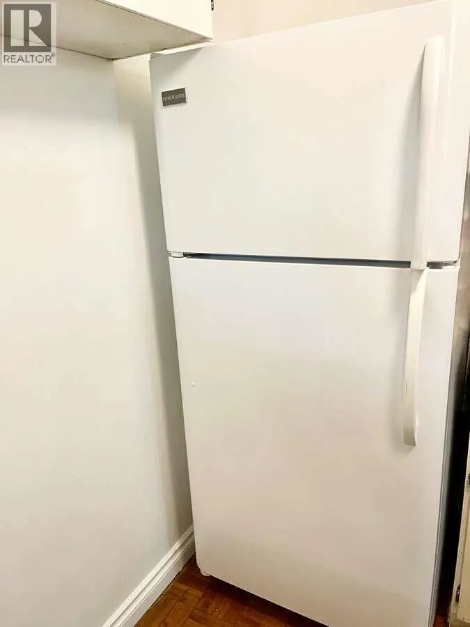 219 9300 GLENACRES DRIVE