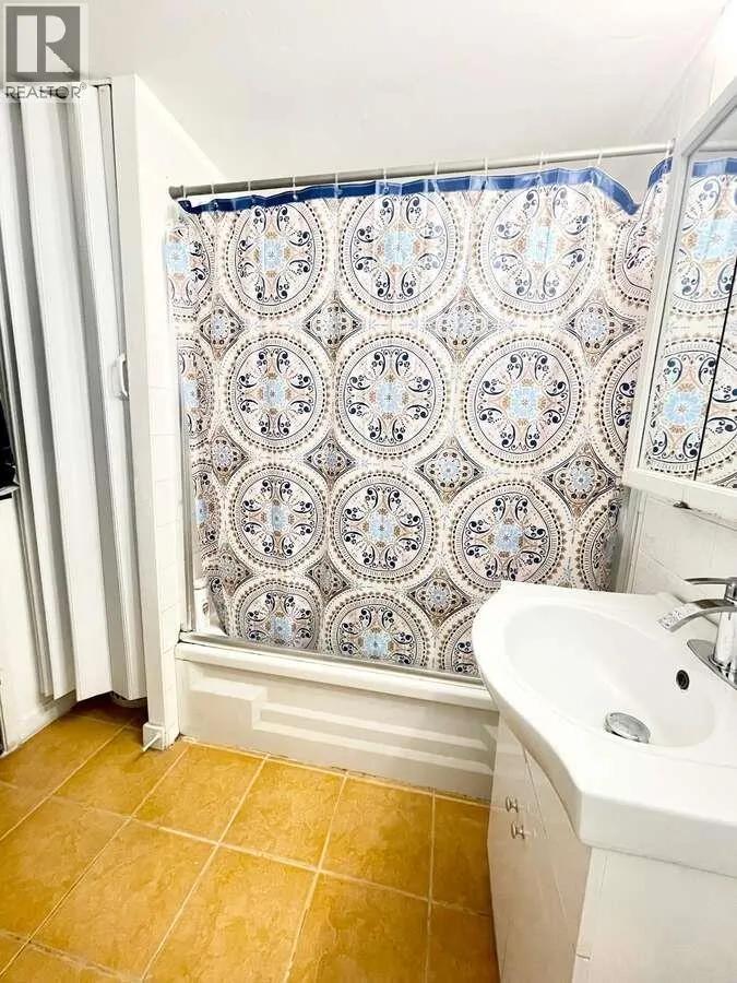 219 9300 GLENACRES DRIVE