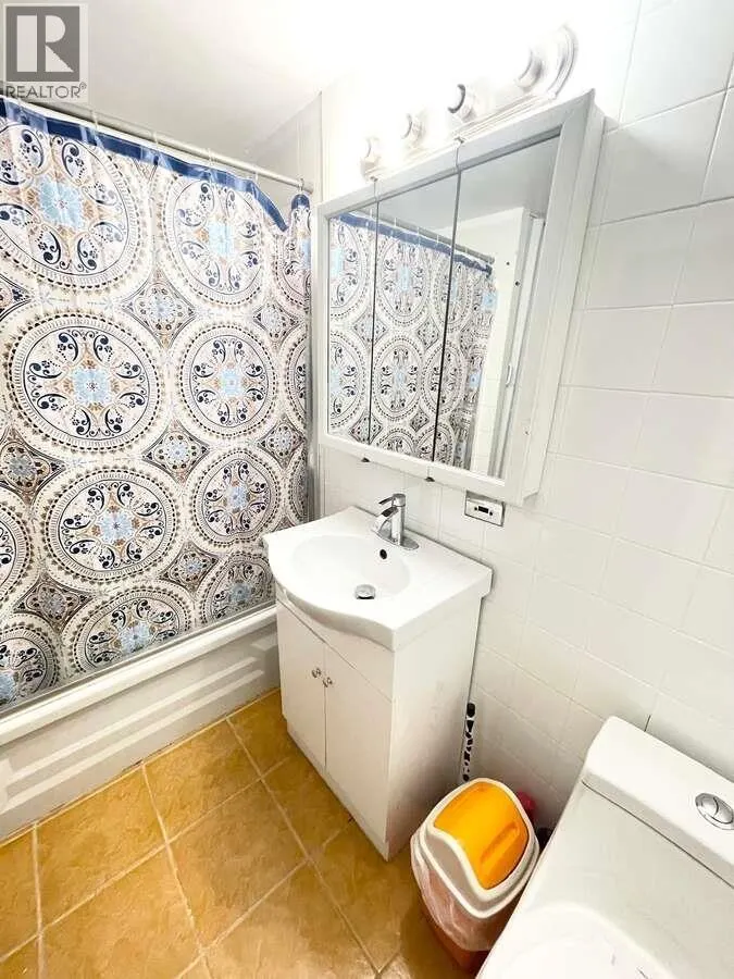 219 9300 GLENACRES DRIVE