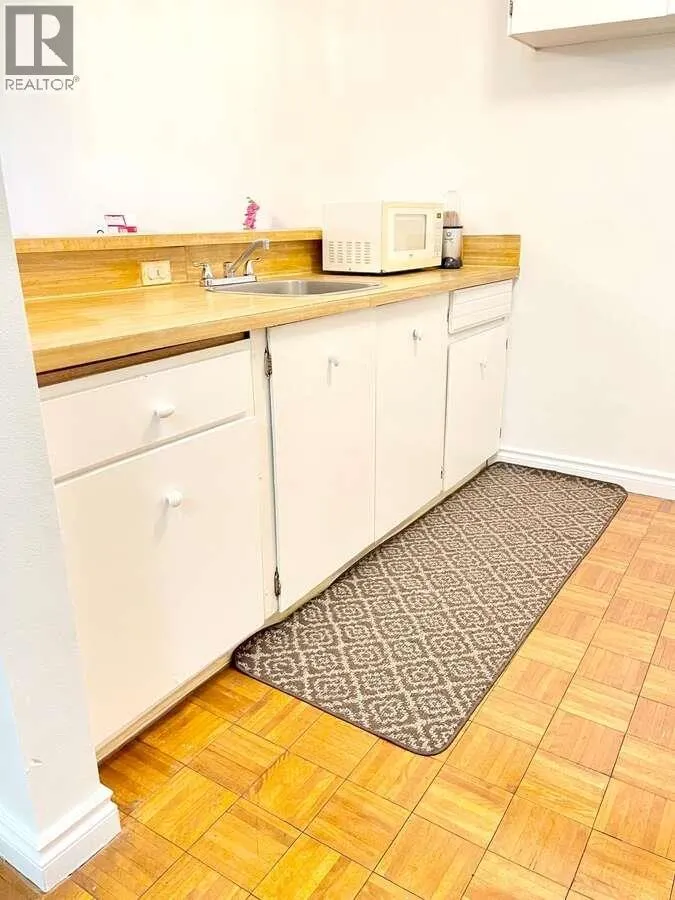 219 9300 GLENACRES DRIVE