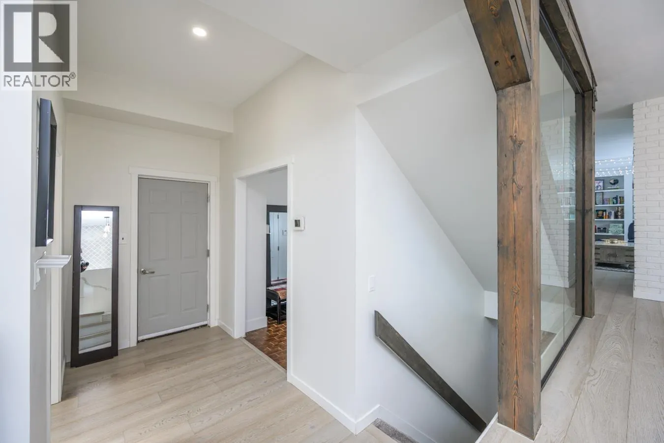 2502 LAURENTIAN PLACE