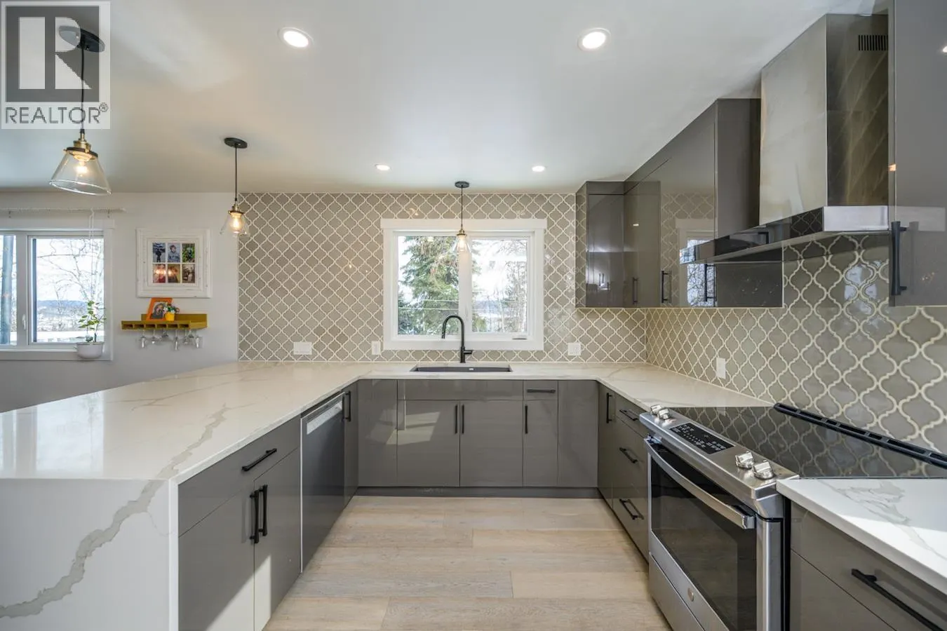 2502 LAURENTIAN PLACE