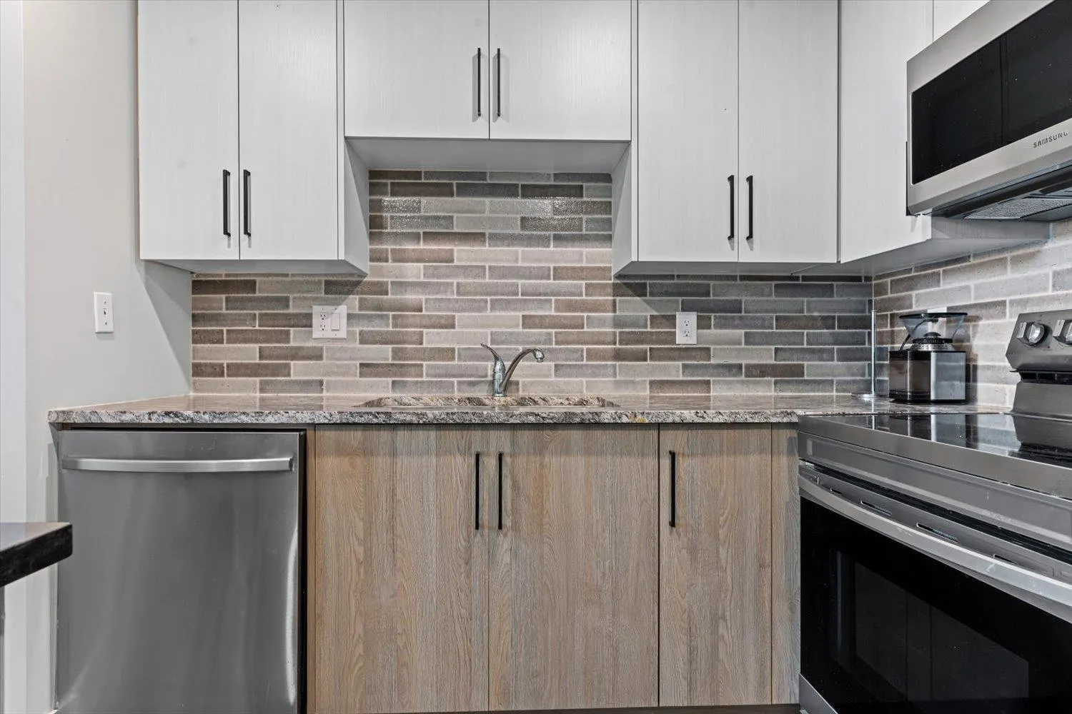 414 33478 ROBERTS AVENUE