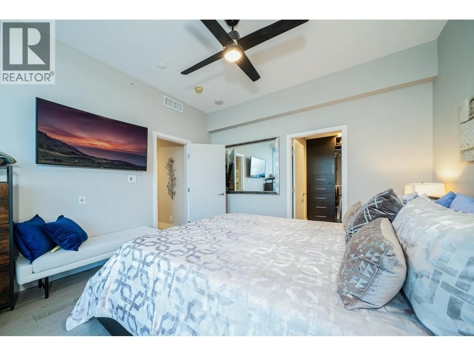 2302 125 E 14TH STREET