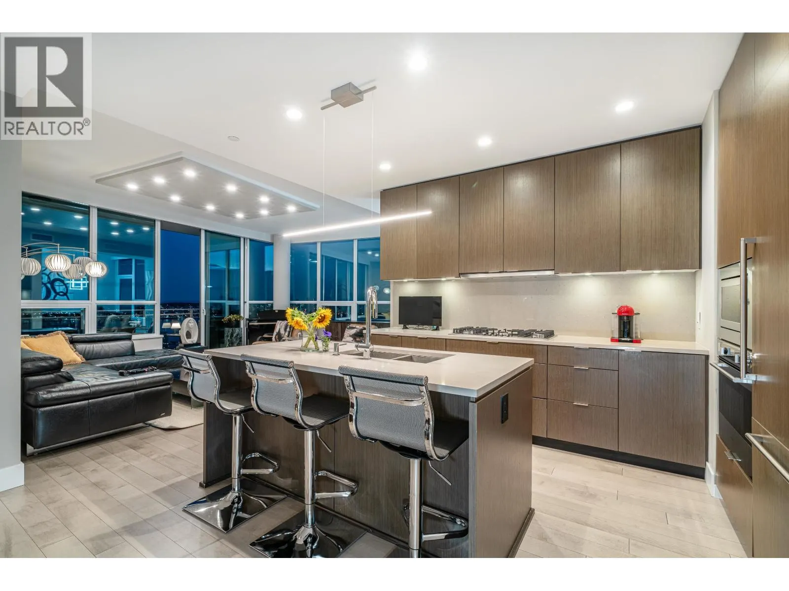 2302 125 E 14TH STREET