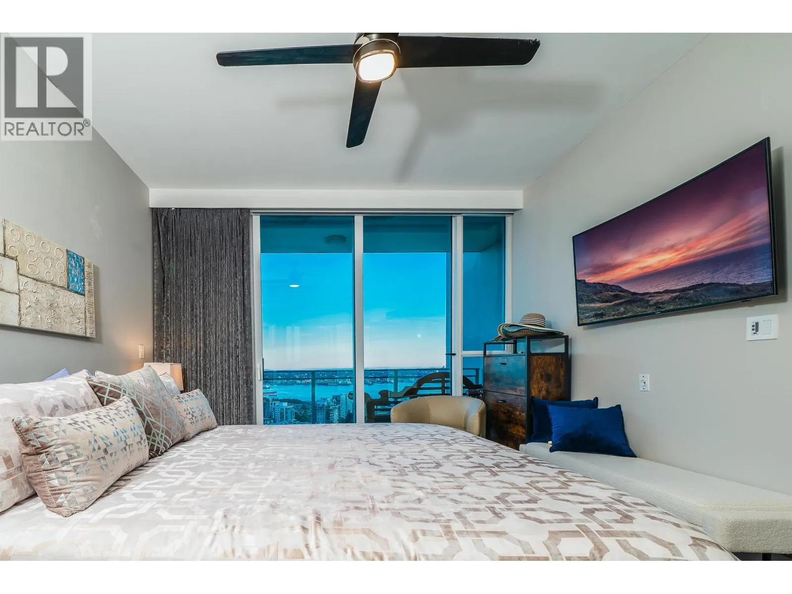 2302 125 E 14TH STREET