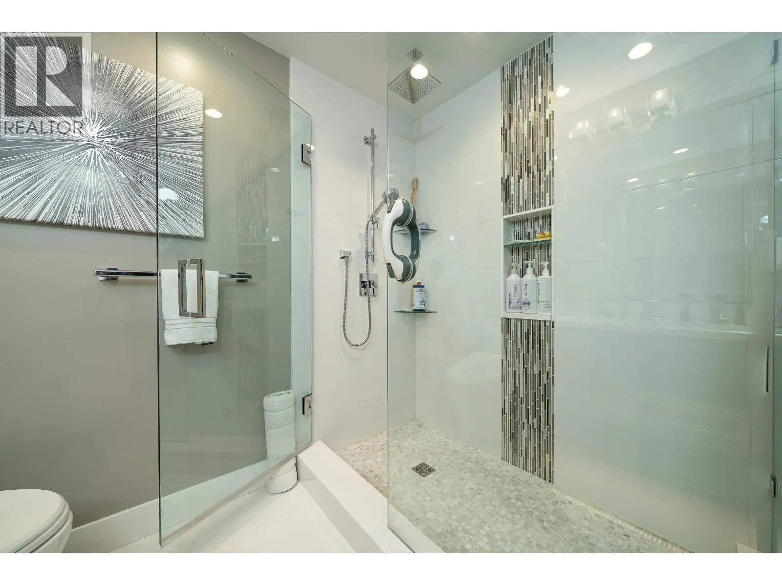 2302 125 E 14TH STREET