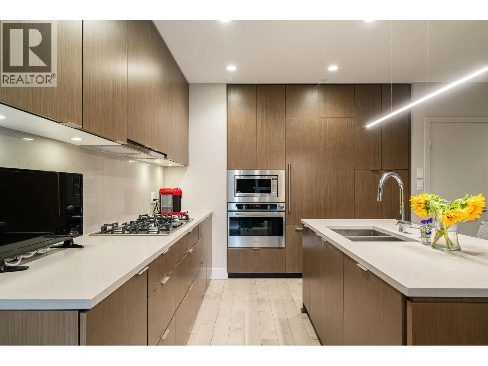 2302 125 E 14TH STREET