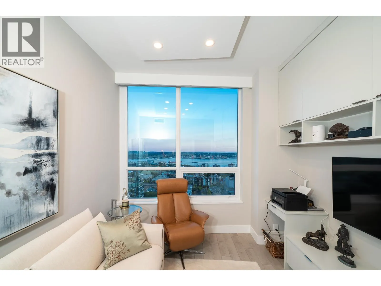 2302 125 E 14TH STREET