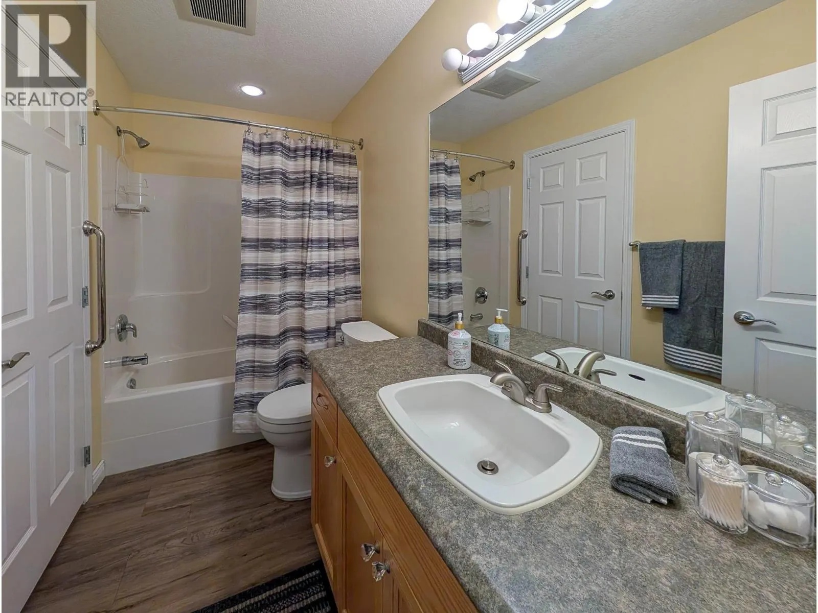 403 2911 FERRY AVENUE