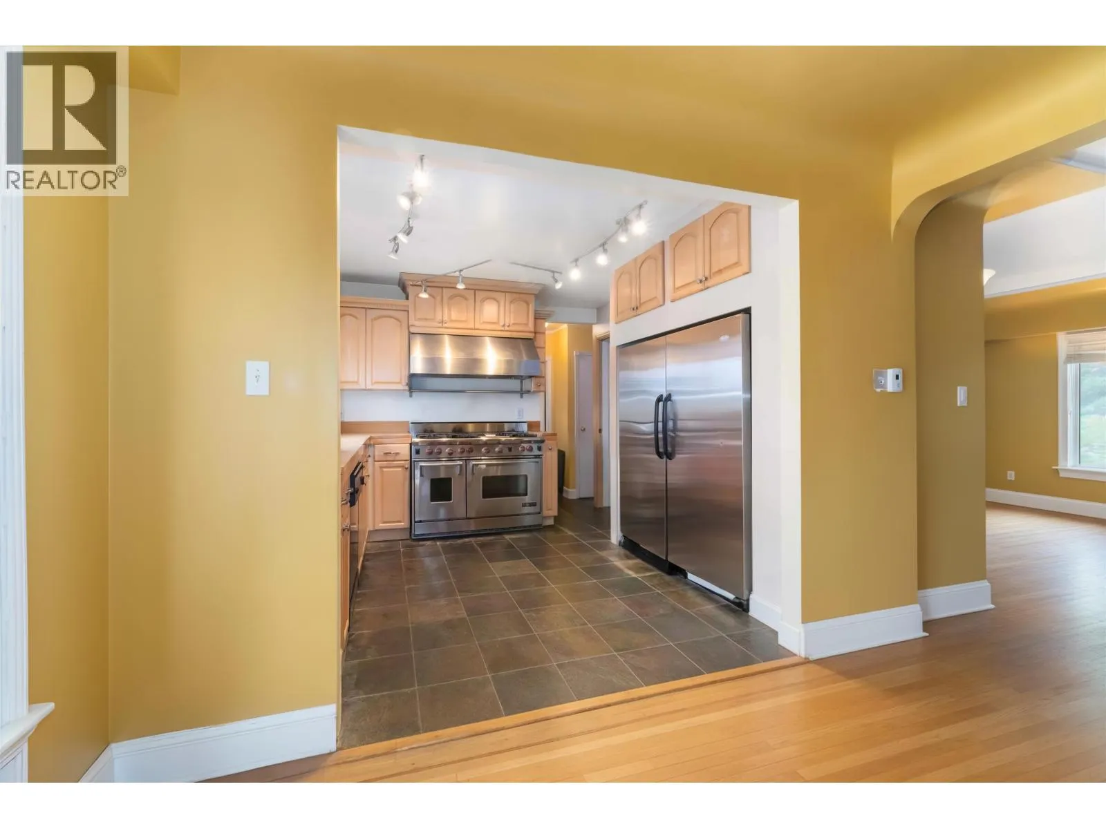 4037 NITHSDALE STREET