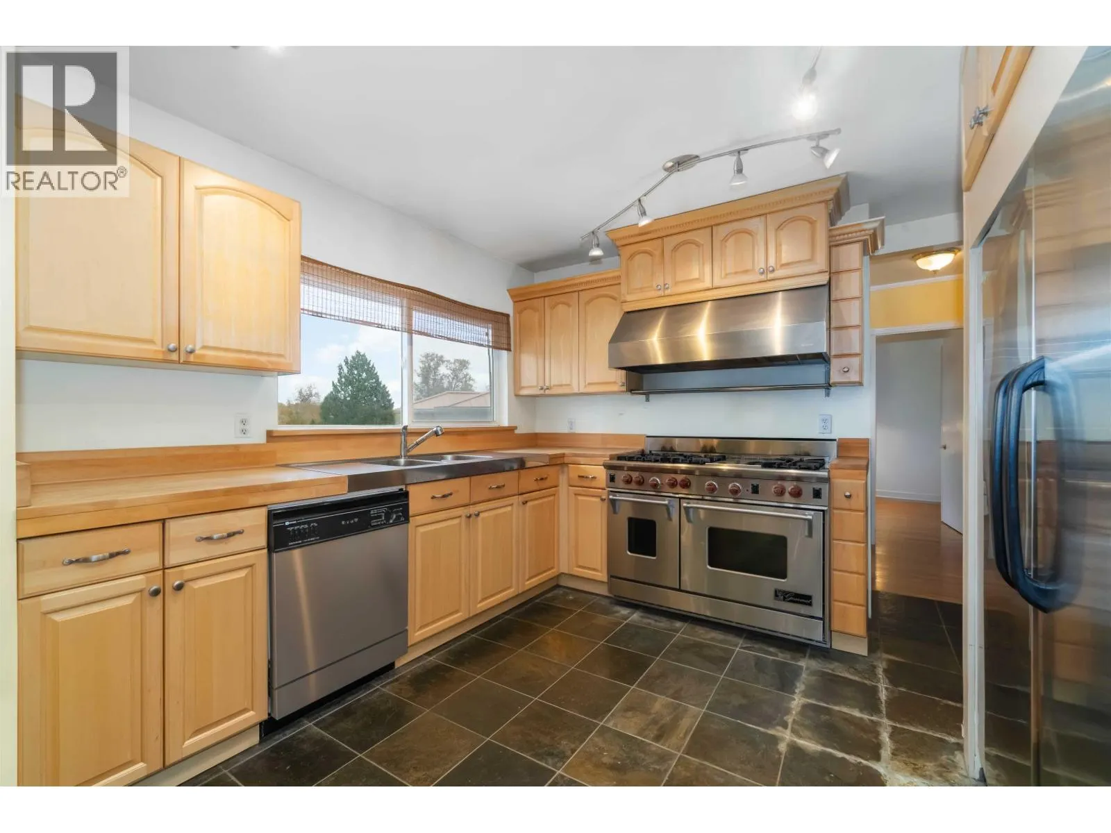 4037 NITHSDALE STREET