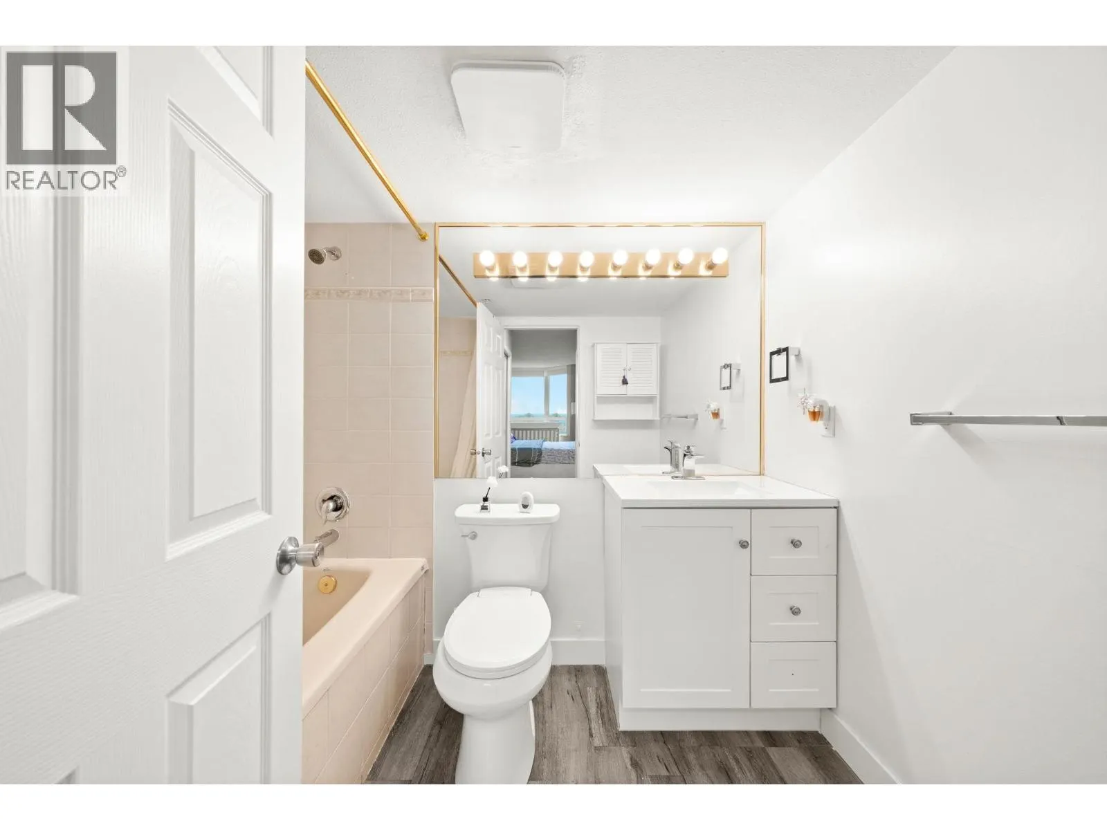 1002 1190 PIPELINE ROAD