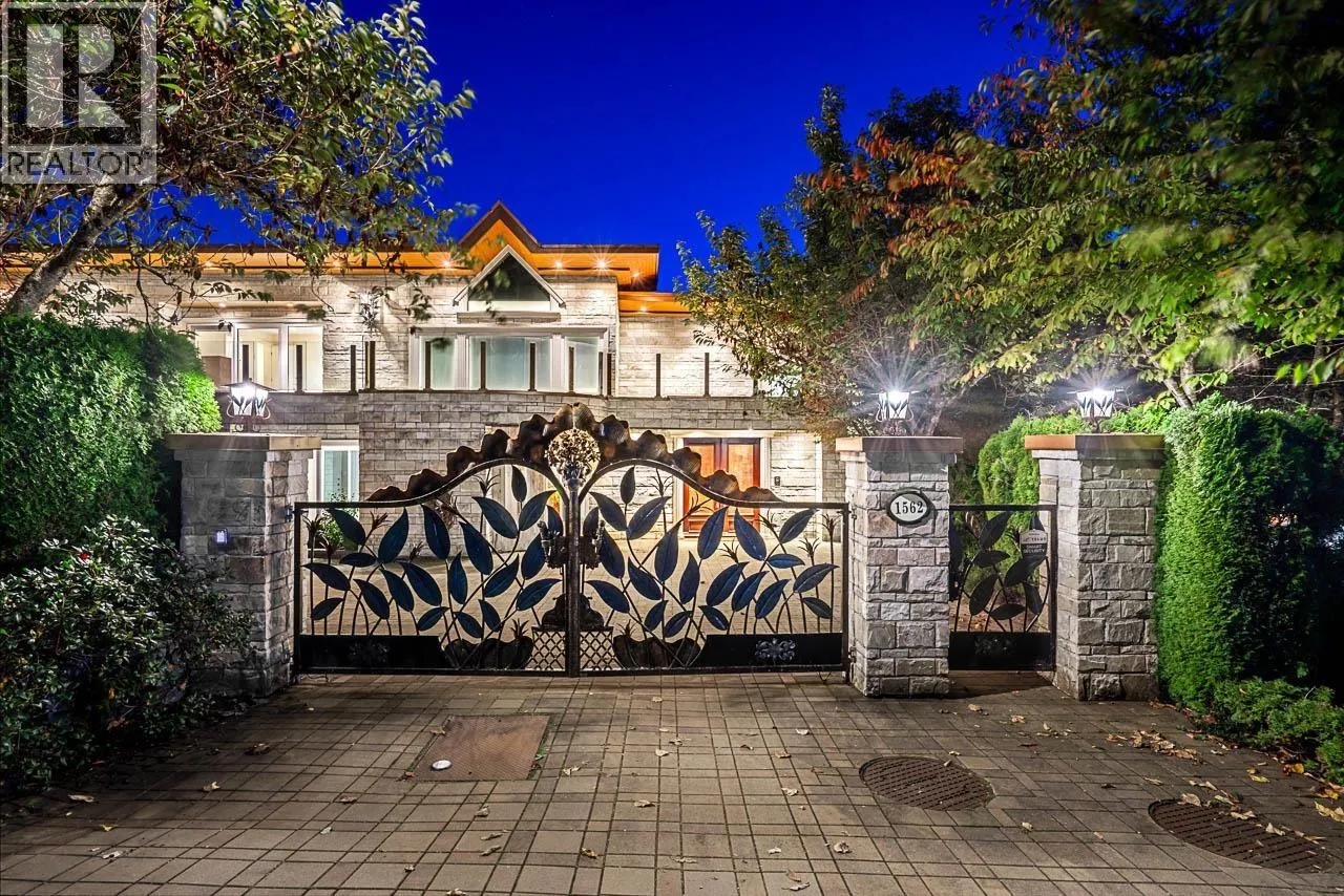 1562 PINECREST DRIVE