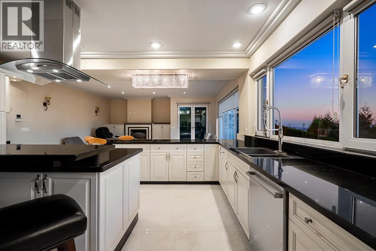 1562 PINECREST DRIVE