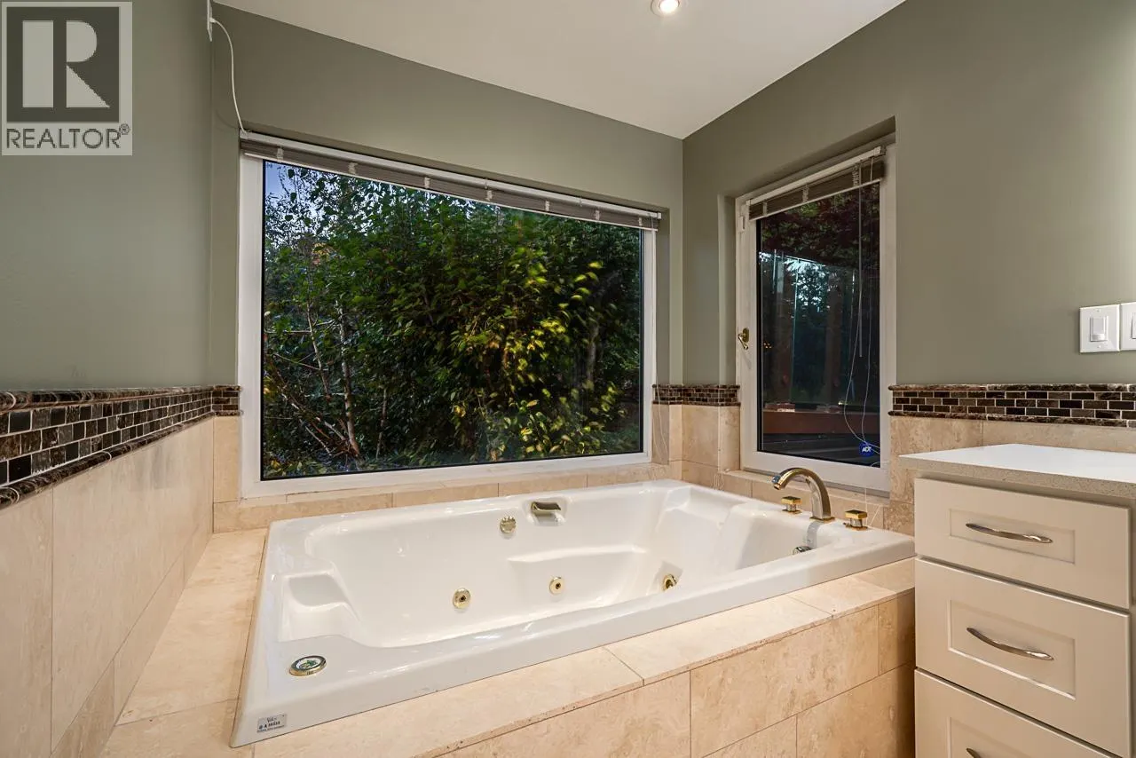 1562 PINECREST DRIVE