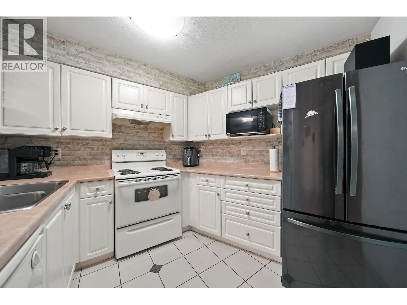 2 1383 BRUNETTE AVENUE