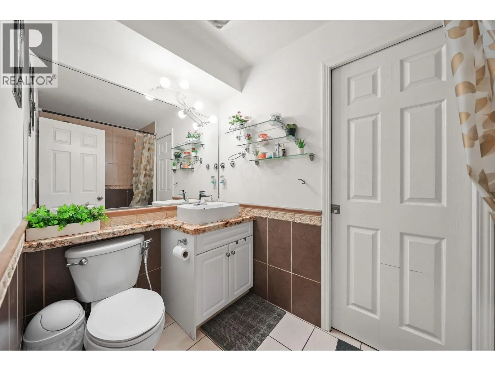 2 1383 BRUNETTE AVENUE