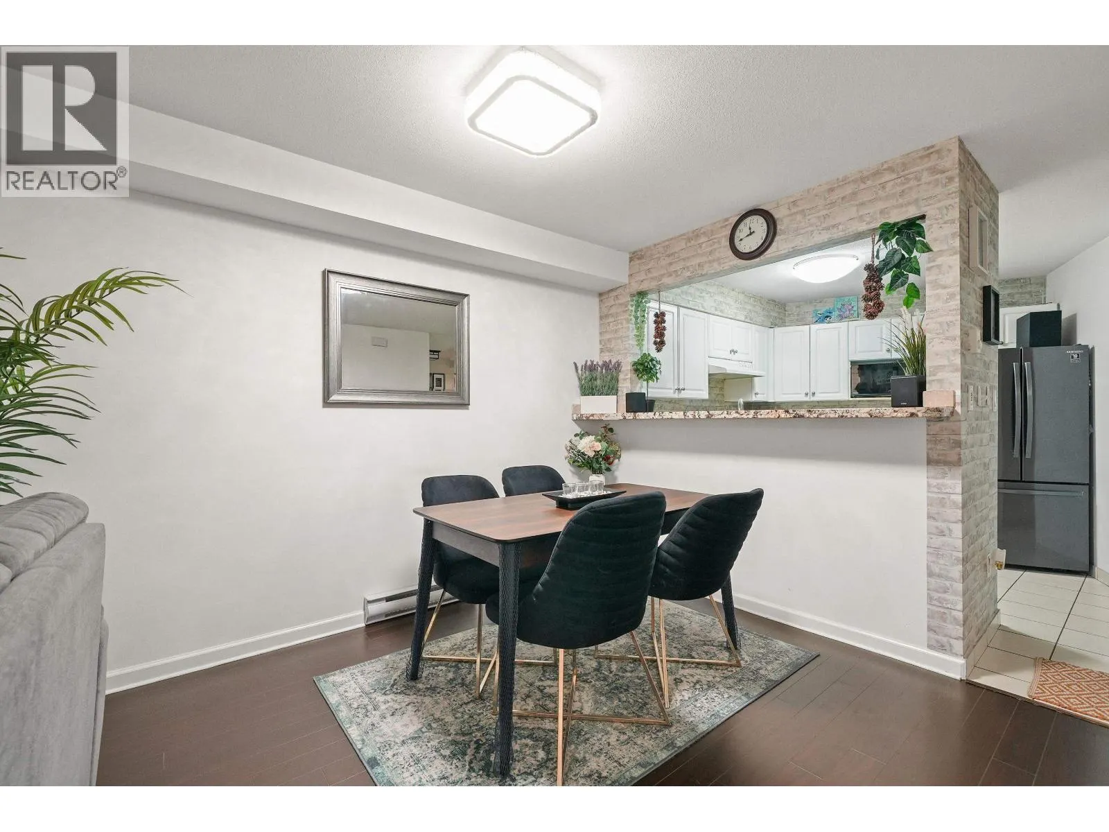 2 1383 BRUNETTE AVENUE