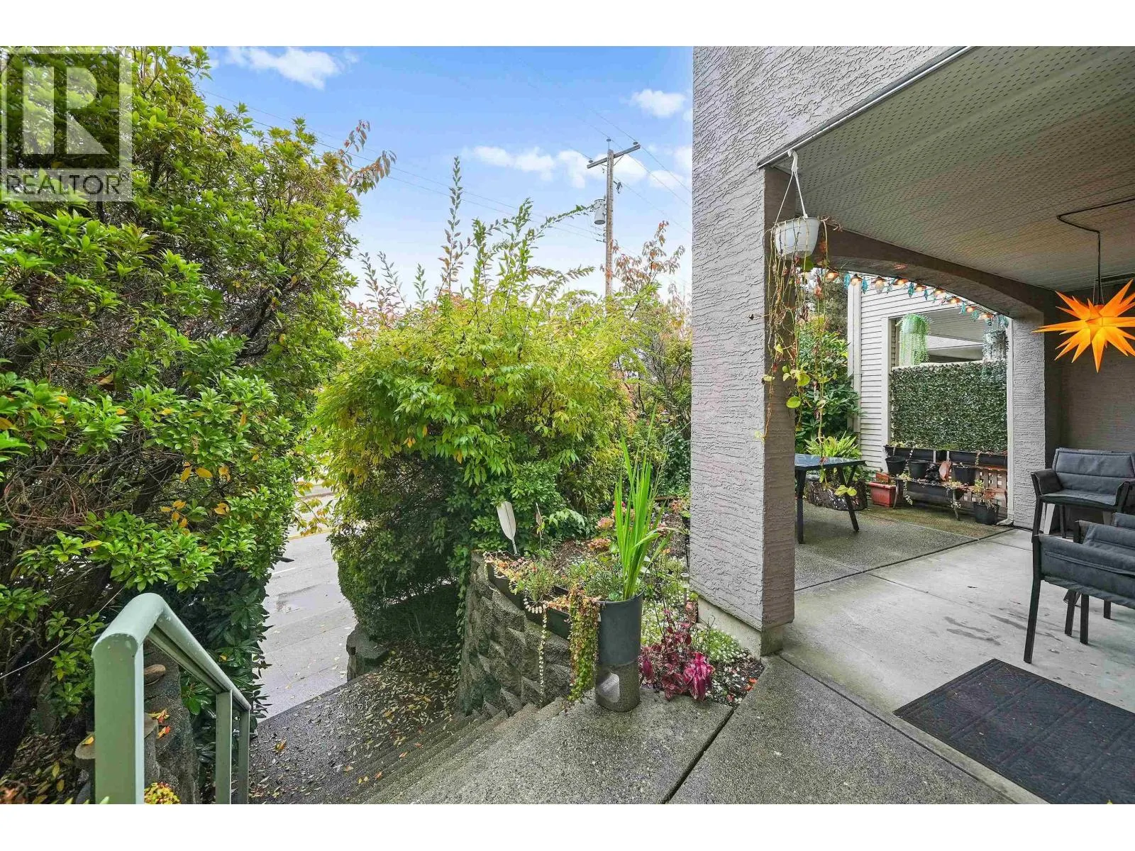 2 1383 BRUNETTE AVENUE