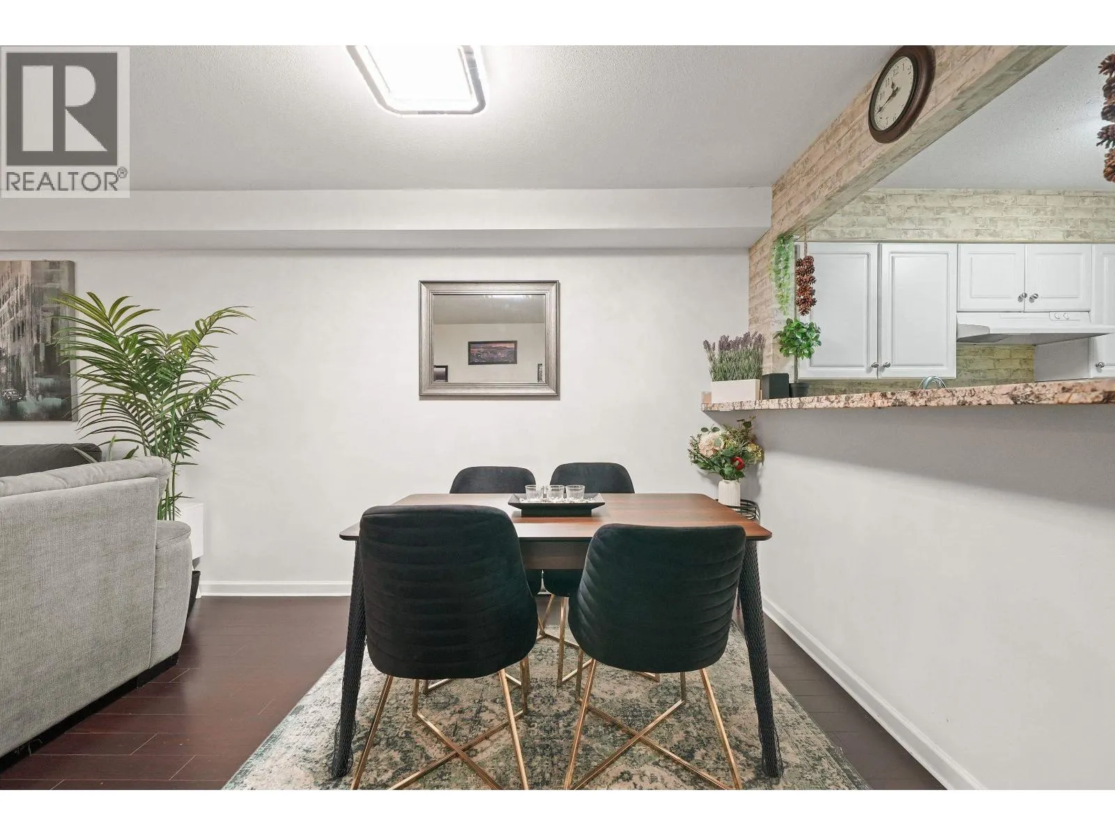 2 1383 BRUNETTE AVENUE