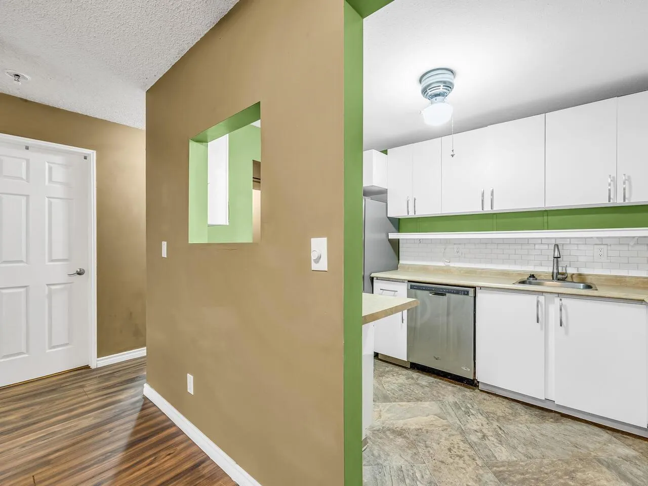 211 10157 UNIVERSITY DRIVE