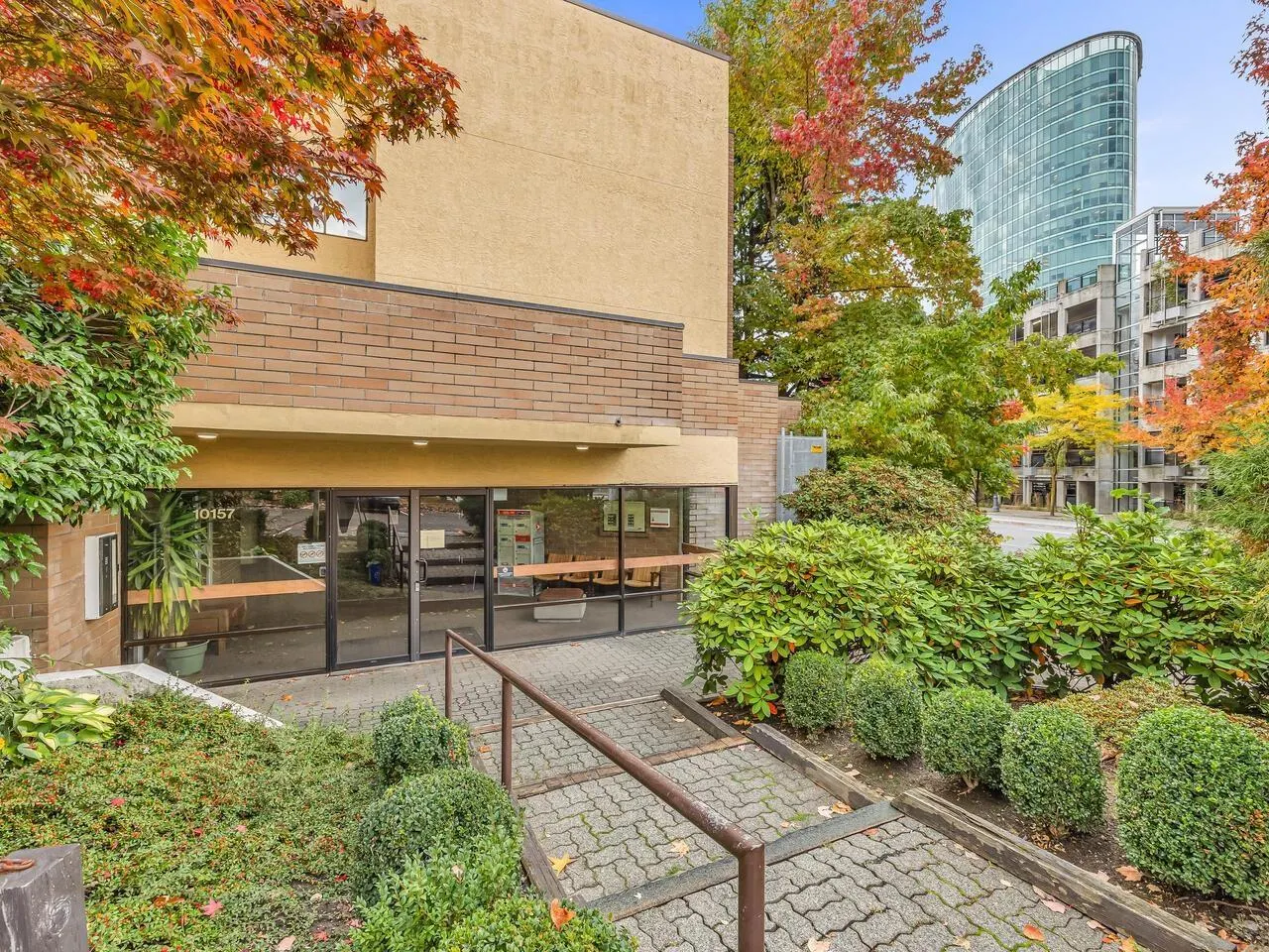 211 10157 UNIVERSITY DRIVE