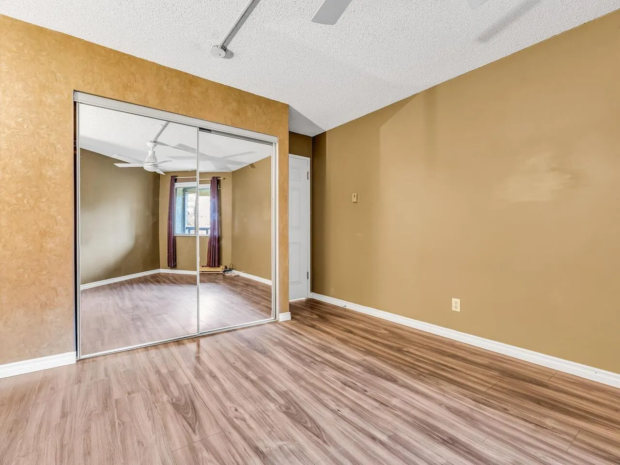 211 10157 UNIVERSITY DRIVE