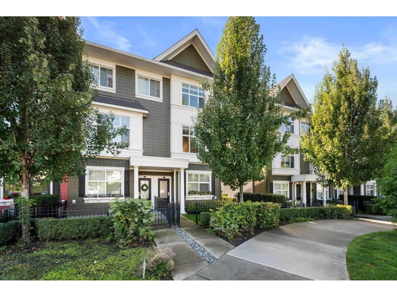 23 27735 ROUNDHOUSE DRIVE