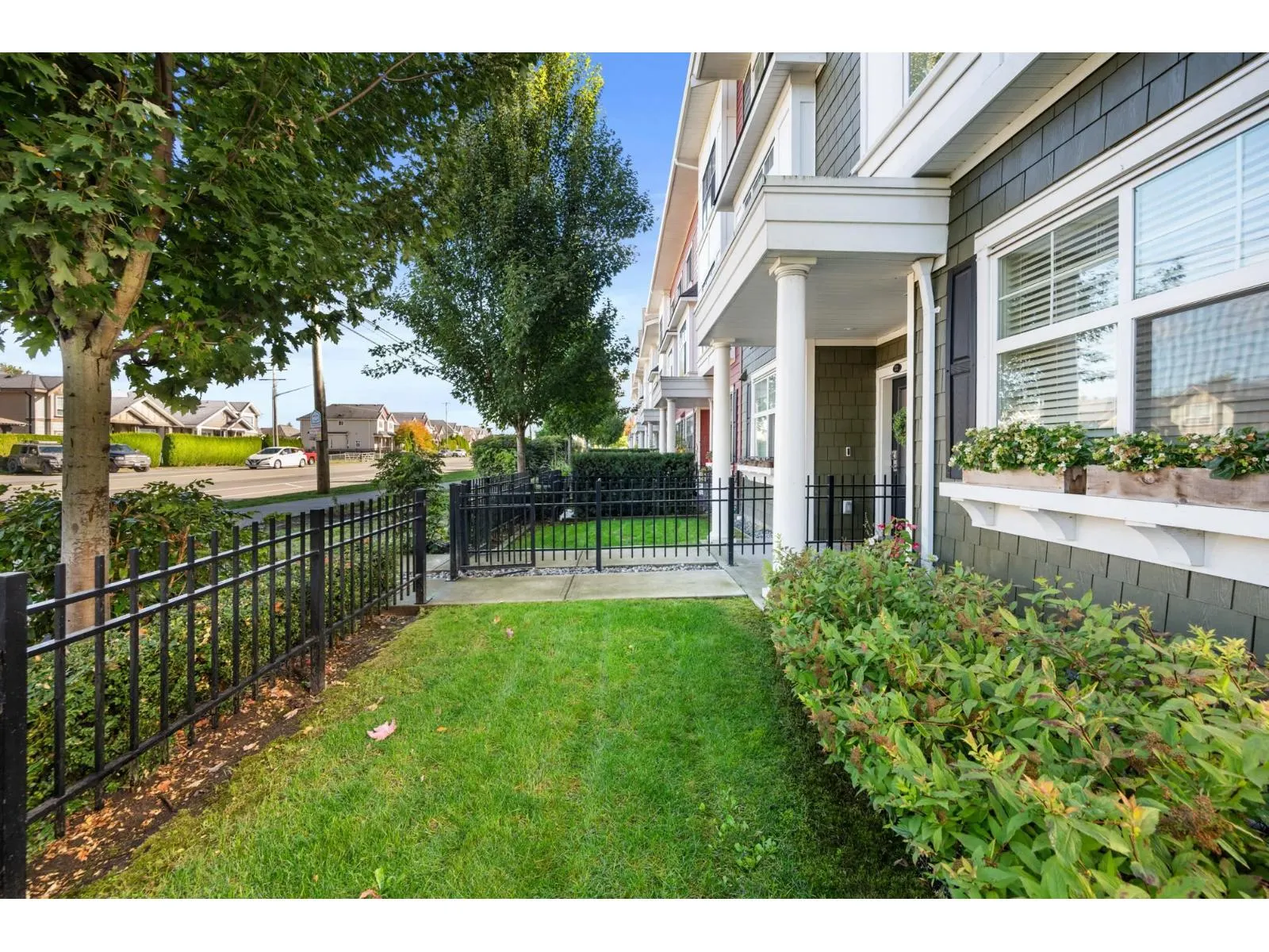 23 27735 ROUNDHOUSE DRIVE