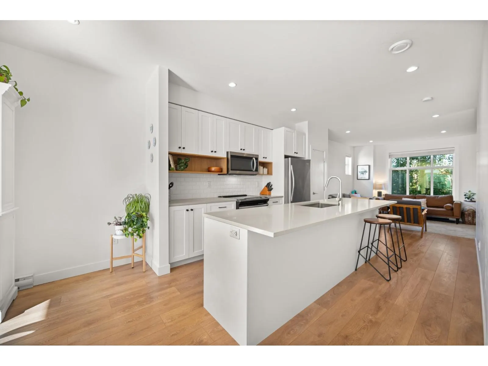 23 27735 ROUNDHOUSE DRIVE