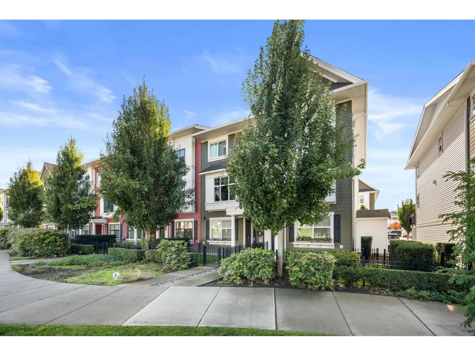 23 27735 ROUNDHOUSE DRIVE