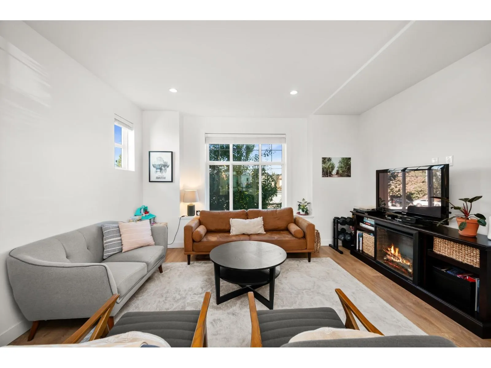 23 27735 ROUNDHOUSE DRIVE