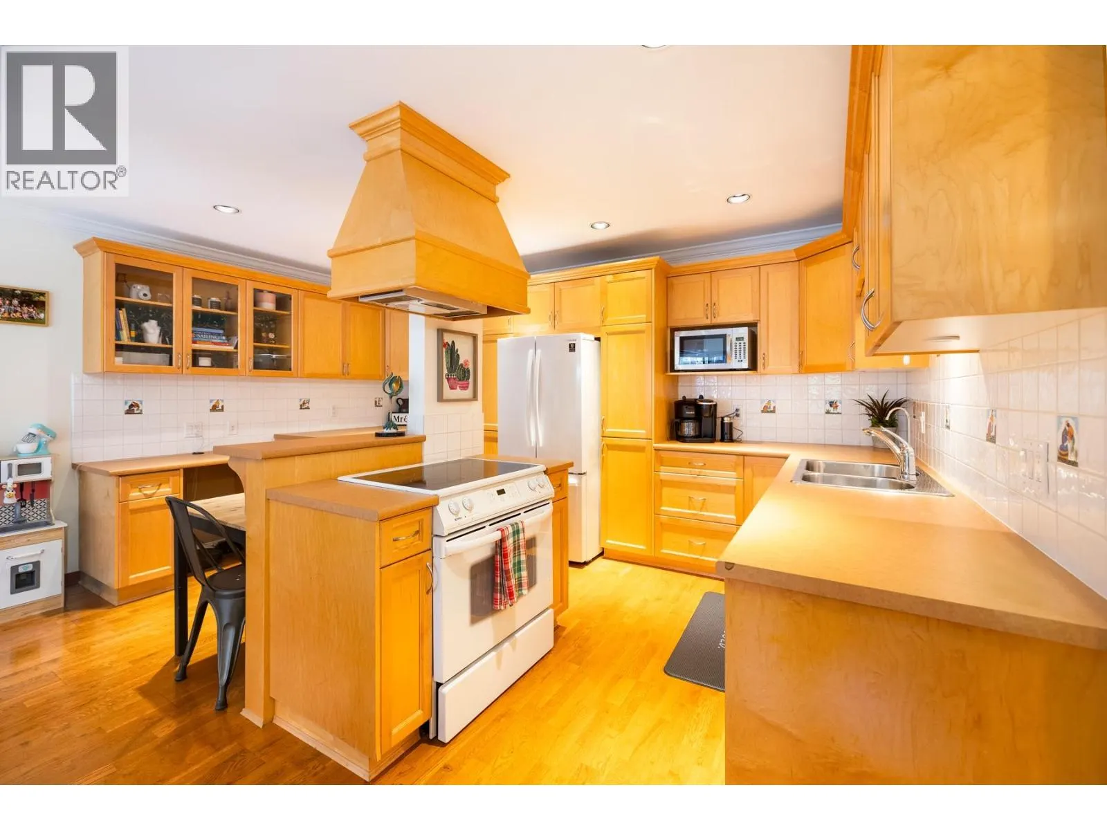 301 1235 W 15TH AVENUE