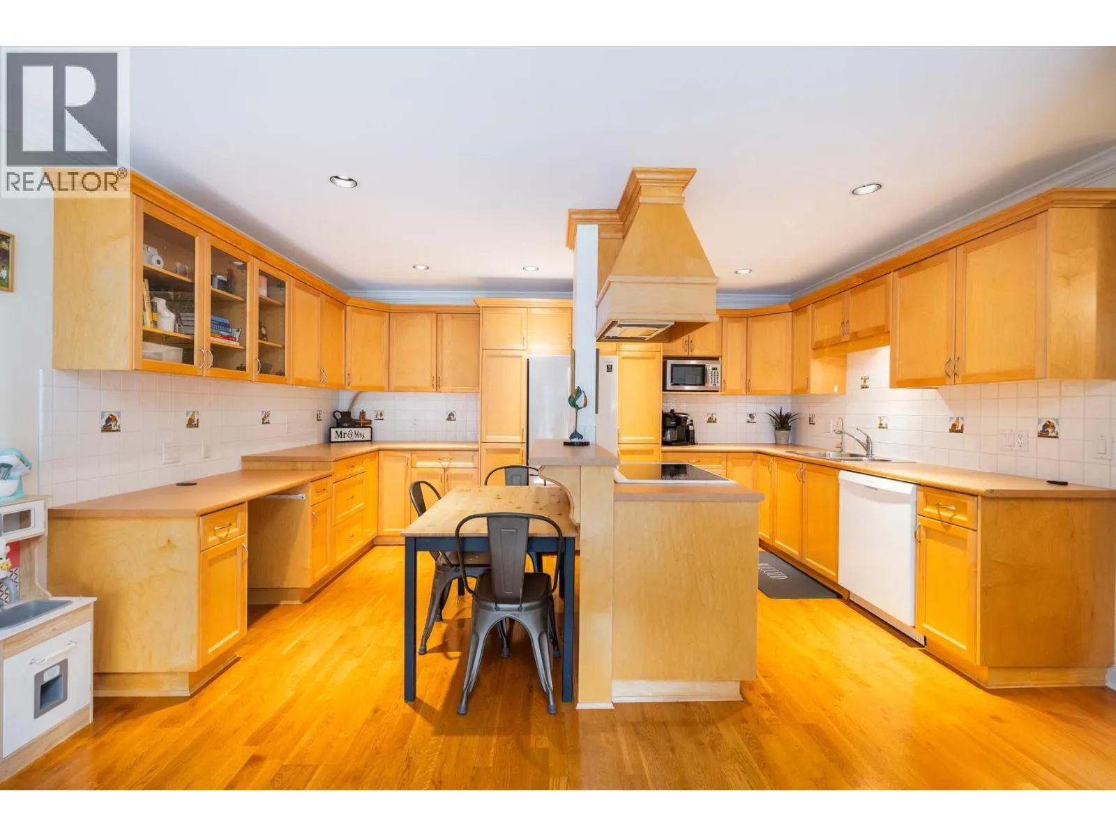 301 1235 W 15TH AVENUE