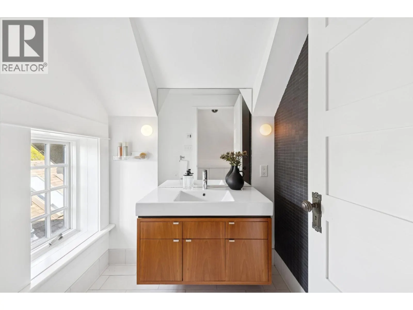 3617 WEST 2ND AVENUE