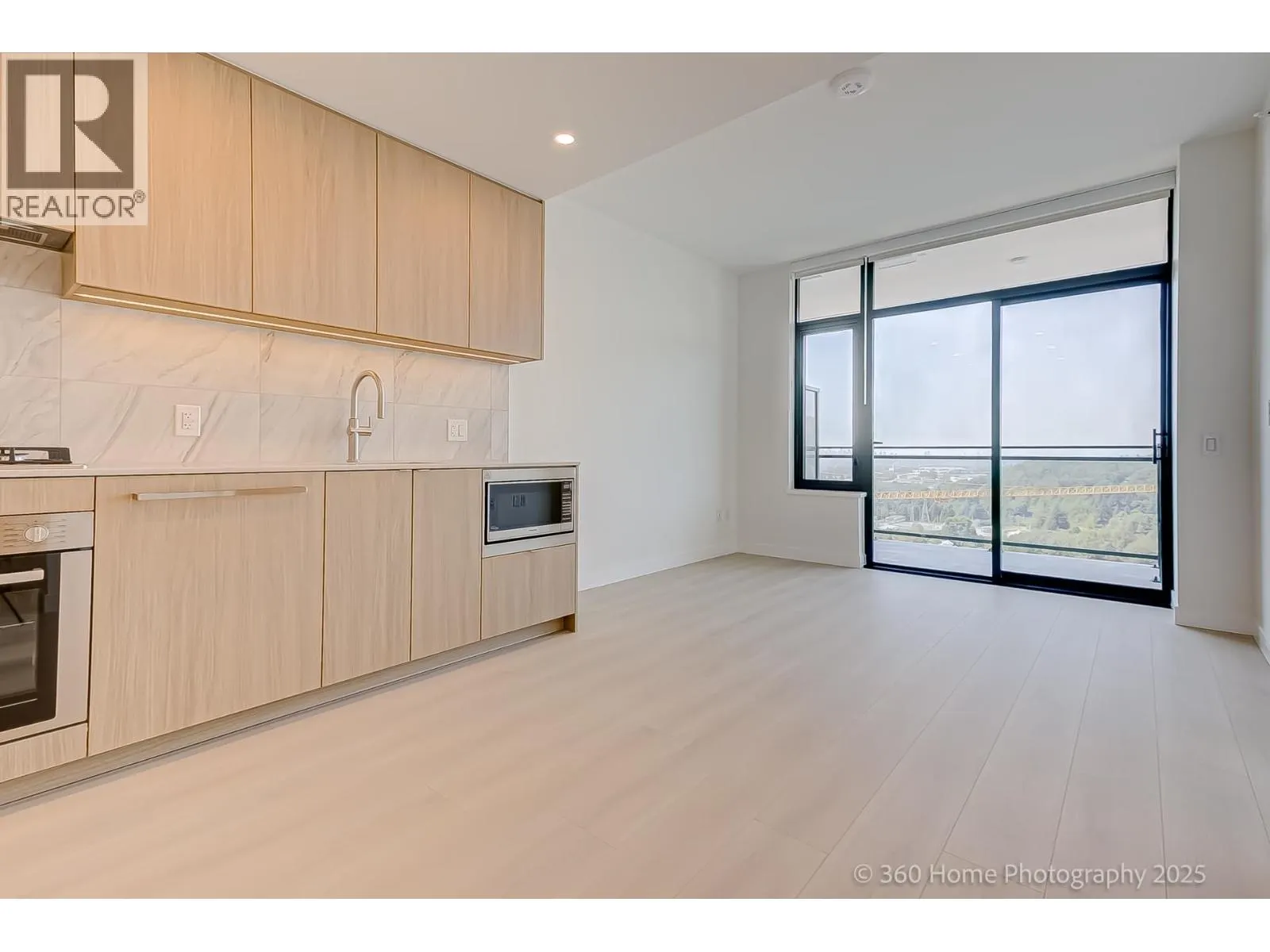 2304 626 CLAREMONT STREET