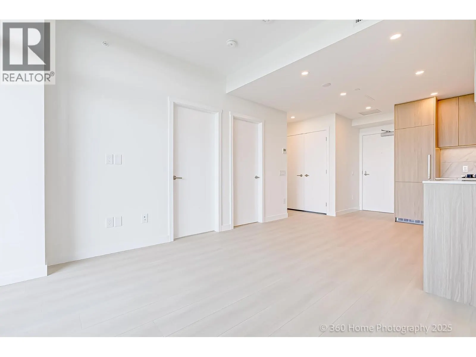 2304 626 CLAREMONT STREET