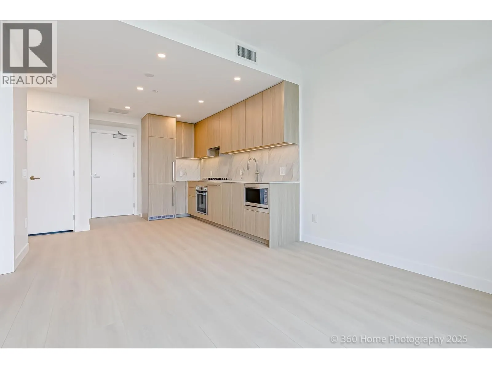 2304 626 CLAREMONT STREET