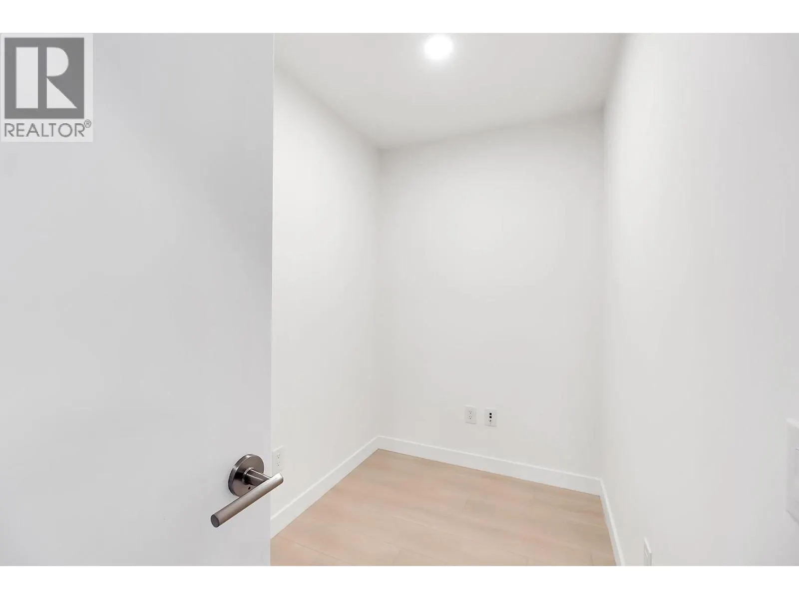 2304 626 CLAREMONT STREET