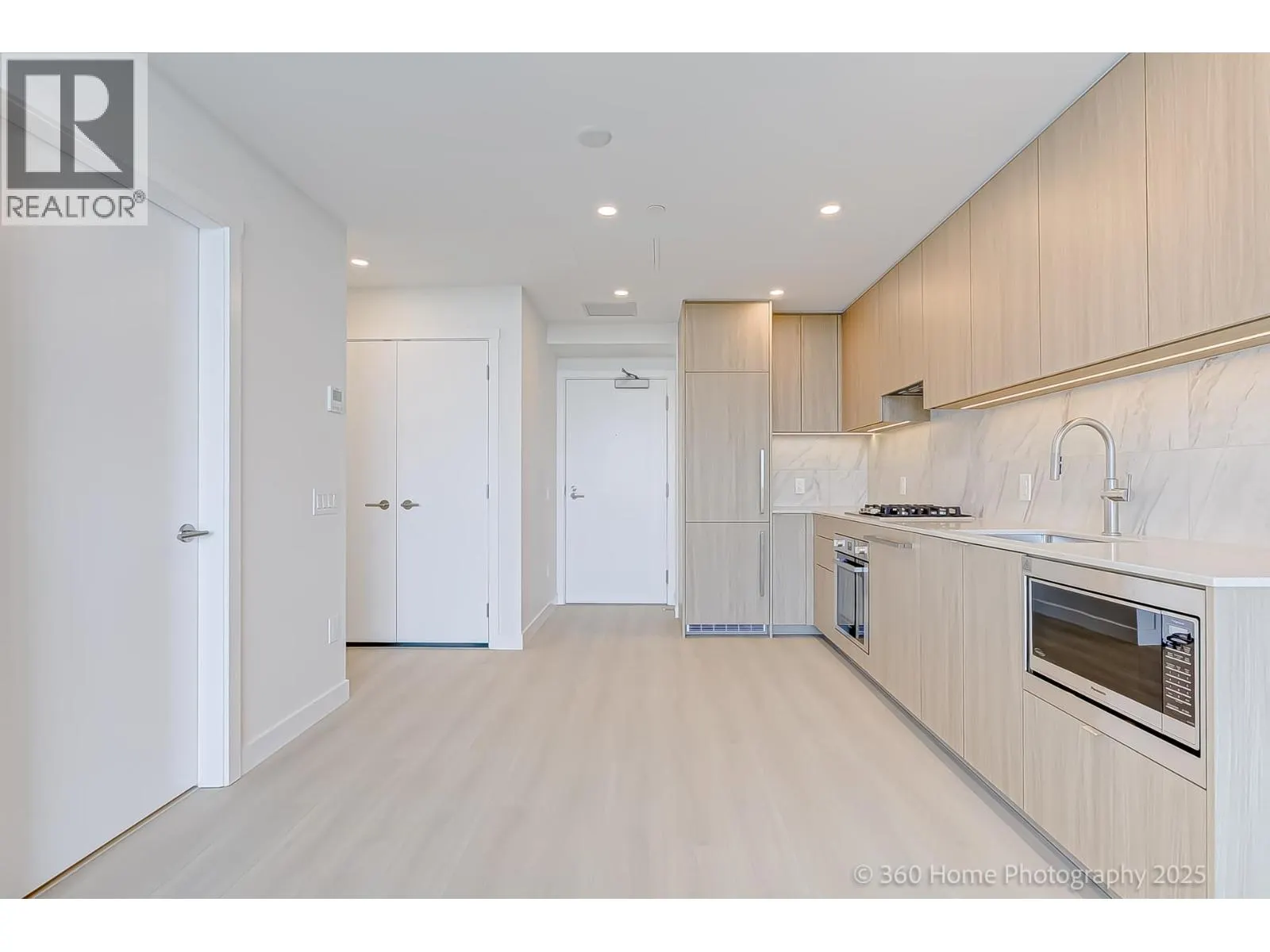 2304 626 CLAREMONT STREET