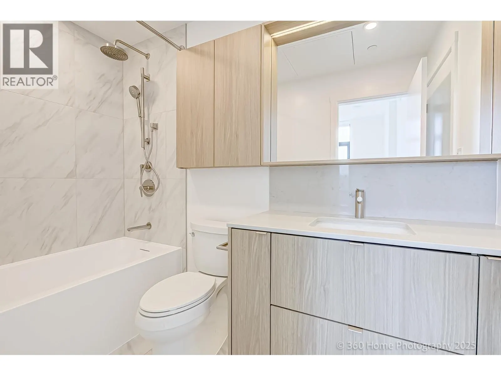 2304 626 CLAREMONT STREET