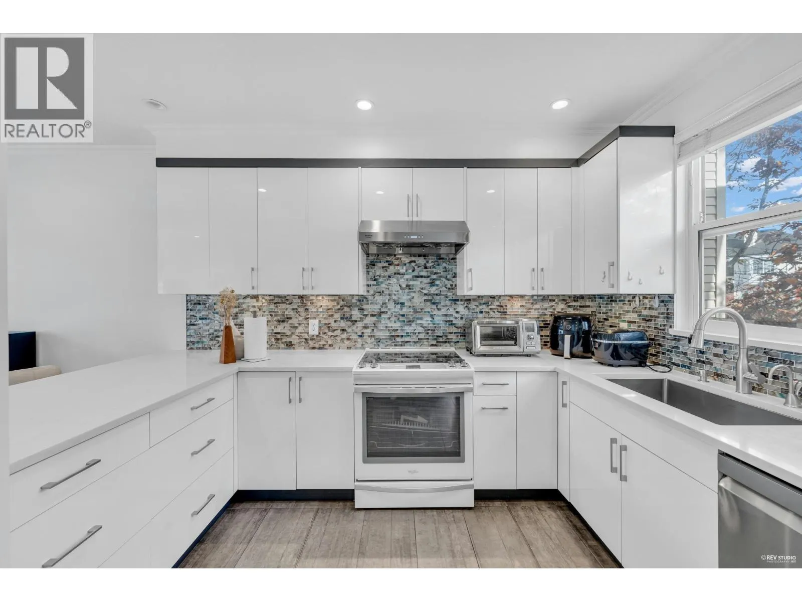 11 12331 MCNEELY DRIVE