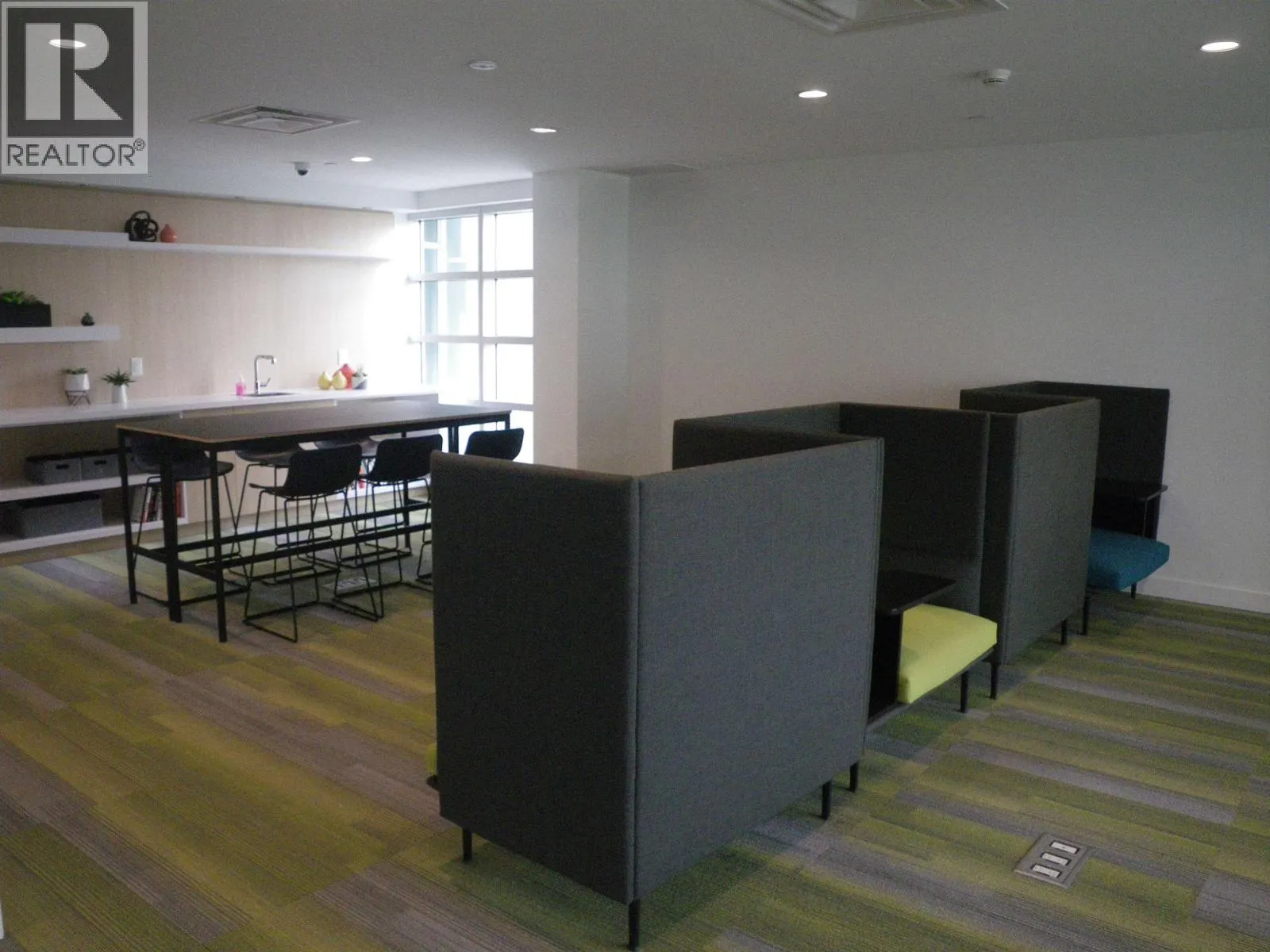 2907 657 WHITING WAY