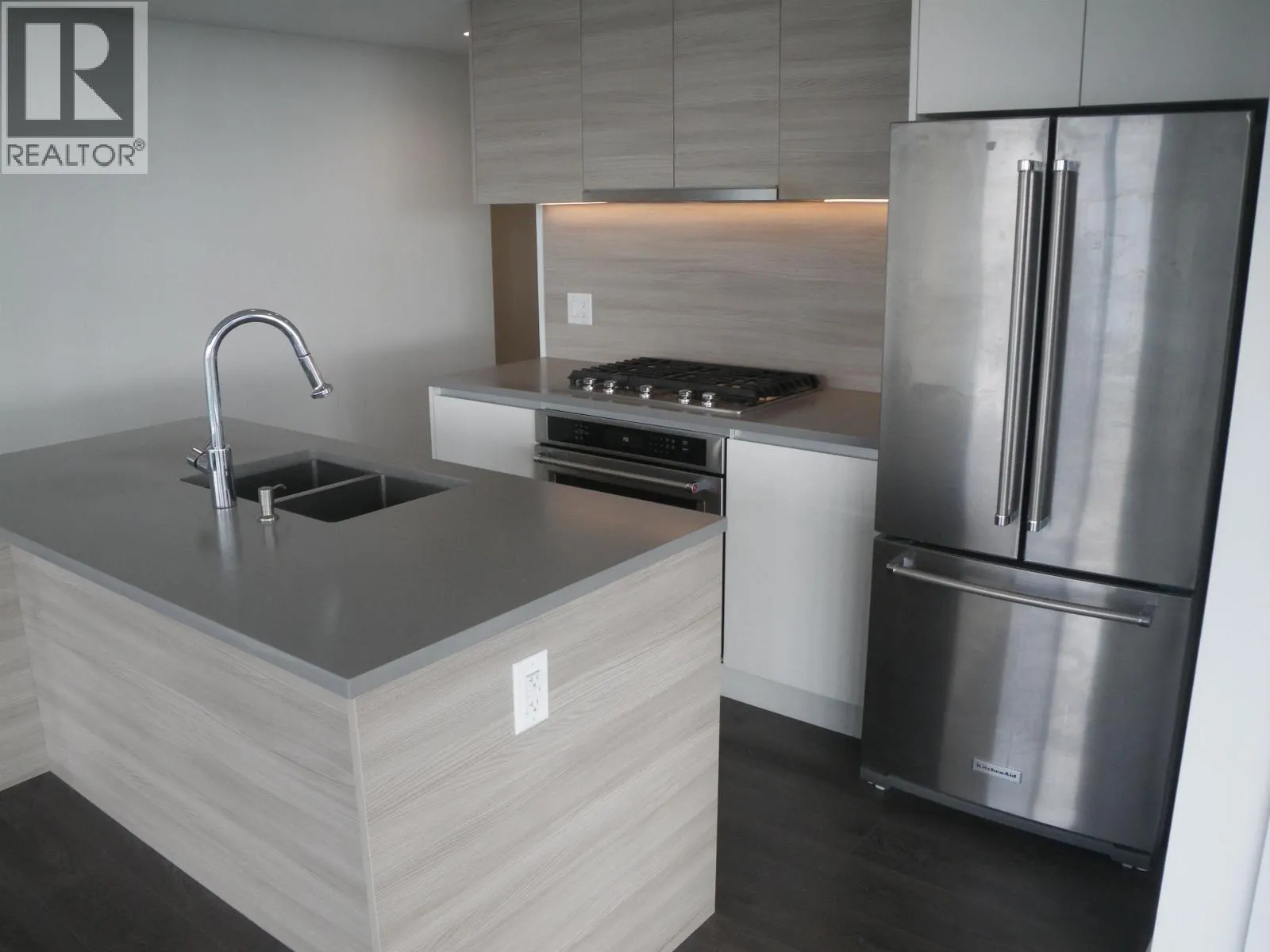 2907 657 WHITING WAY