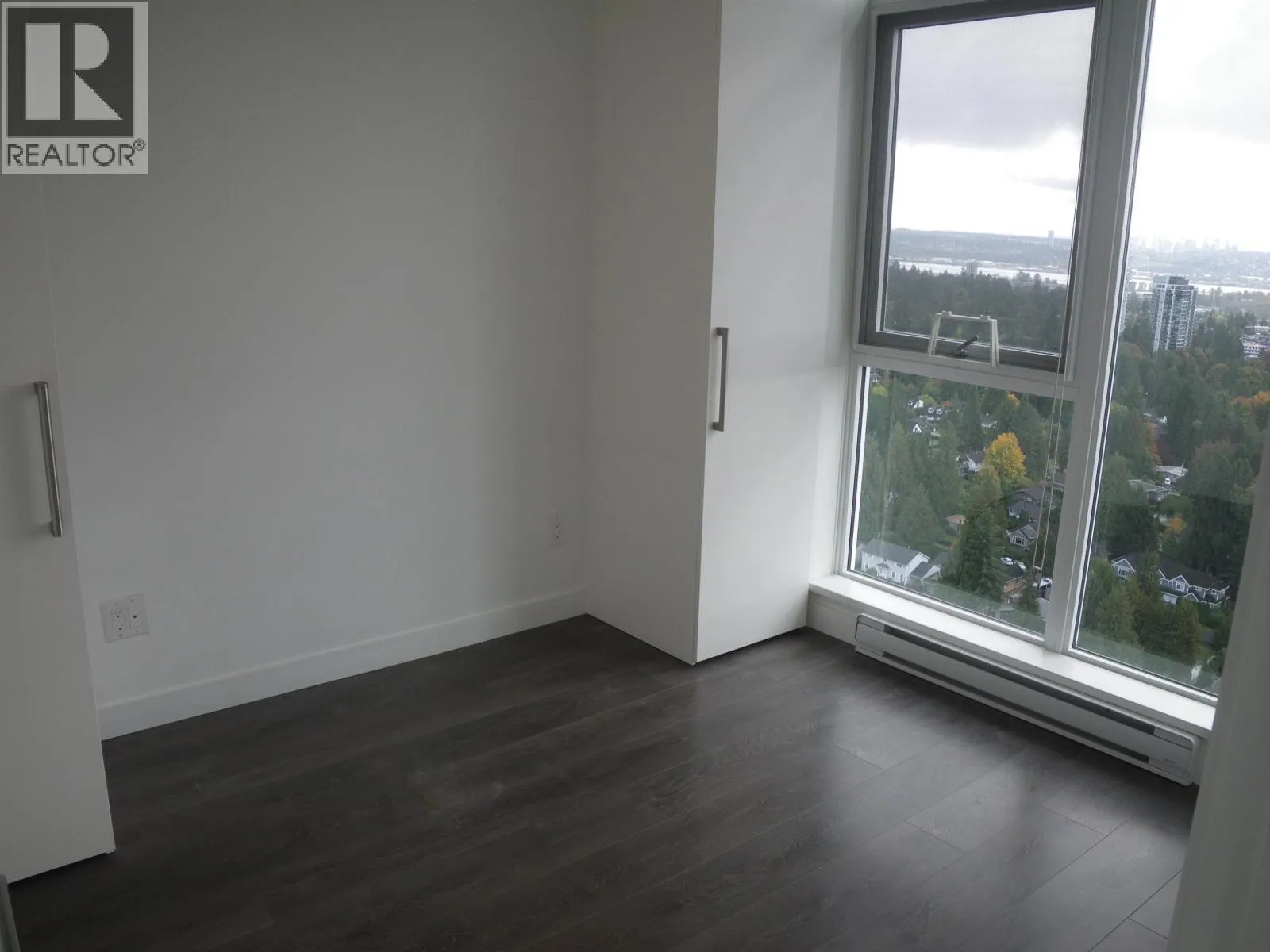 2907 657 WHITING WAY