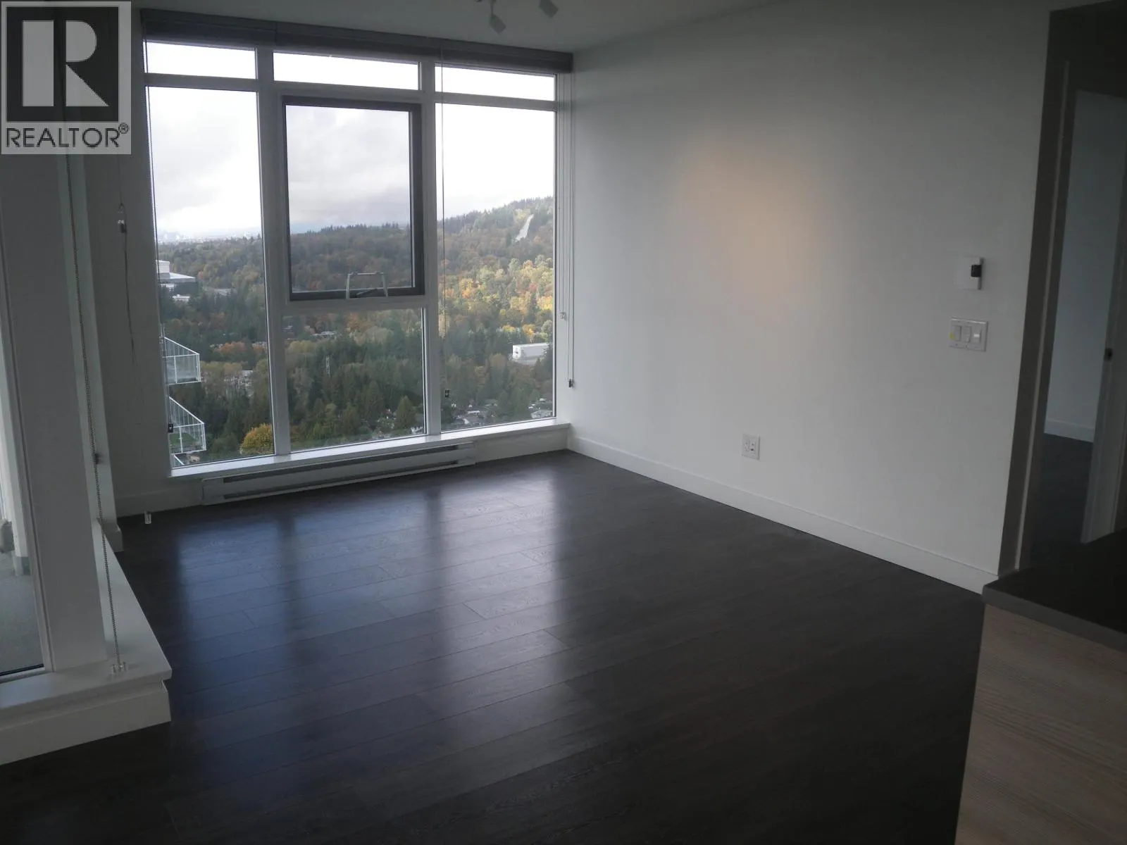 2907 657 WHITING WAY